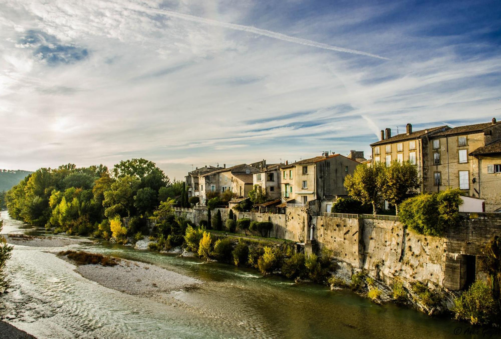 Отель Chez Anais Et Marc Aouste-sur-Sye Экстерьер фото